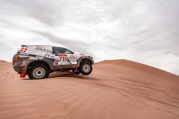 Il dianese Luciano Carcheri sale in classifica alla Dakar 2025