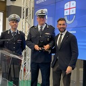 Sventano un suicidio in extremis, vigili imperiesi premiati a Genova