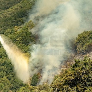 Nel Ponente incendi sotto controllo, preoccupa l'arrivo del vento