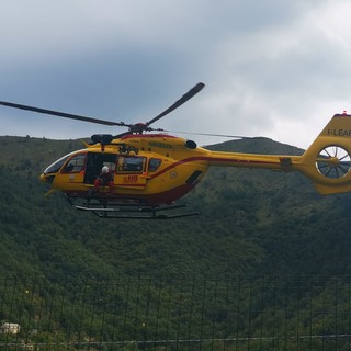 Chiusanico, si perde lungo un sentiero e si ferisce: soccorso da Grifo