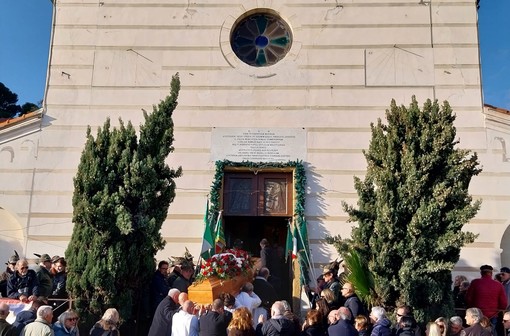 Imperia,  grande commozione per l'ultimo saluto a &quot;Sandrino&quot; Adolfo