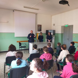 La polizia penitenziaria di Imperia incontra gli studenti, lezione di legalità