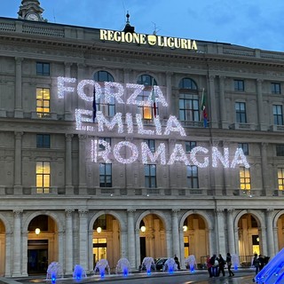 “Forza Emilia Romagna”, maxischermo su Palazzo della Regione dedicato alla tragedia del maltempo