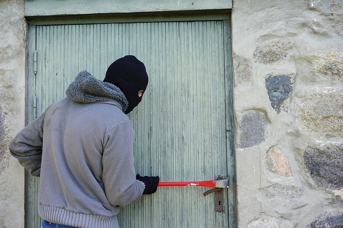 Torna l’allarme furti a Imperia, scoperti strani simboli sulle cassette delle lettere a Massabovi