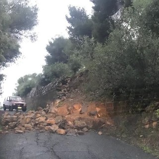 Maltempo, frana a San Bartolomeo al Mare in via Vallovaia