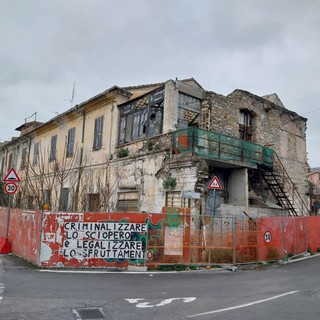 Imperia, al via la demolizione dello stabile &quot;Giro dei Galli&quot; a Castelvecchio