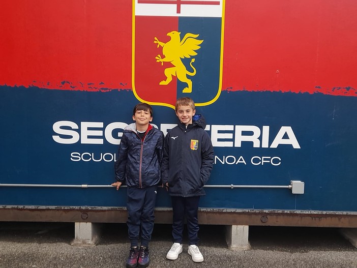 Due giovani calciatori in prova al Grifone. Nell’aria l’evoluzione della Golfo Dianese in Genoa Academy