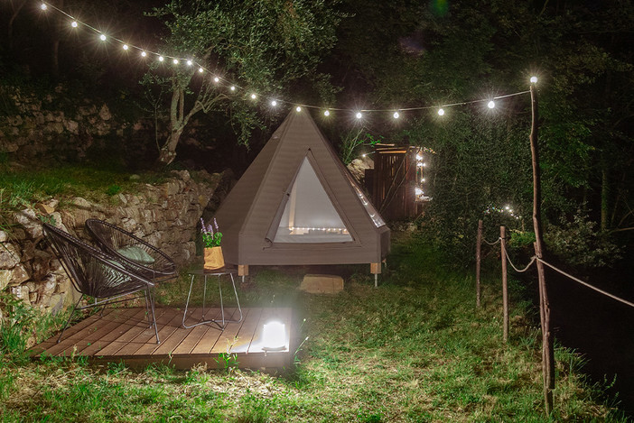 Nell’Imperiese esplode il fenomeno “glamping”, il campeggio chic all’aria aperta