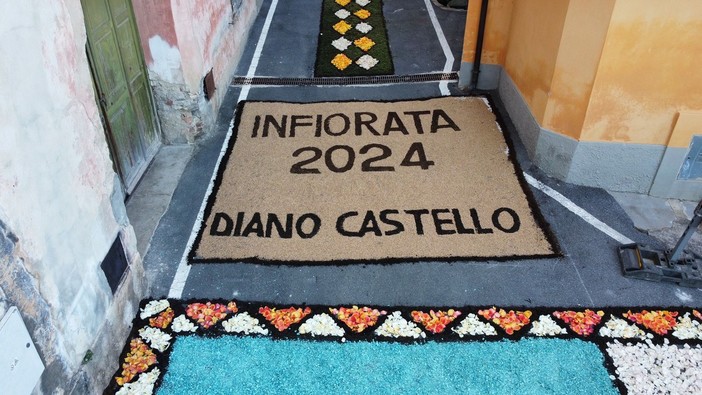 L'Infiorata del Corpus Domini a Diano Castello (foto)