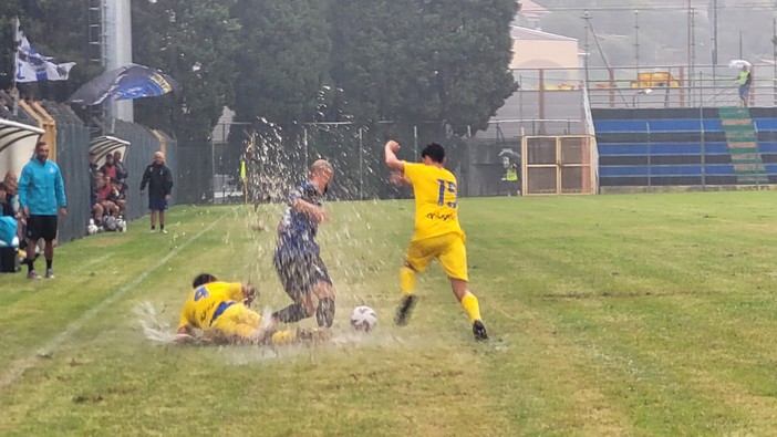 Stadio Ciccione irregolare e pieno di buche, l’assessore Gaggero: “Va bene così, non serve il rifacimento del manto erboso”