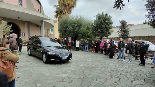 Imperia ha dato l'ultimo saluto a Palmira, la storica ristoratrice morta a 69 anni