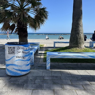 San Bartolomeo al mare: inaugurato in piazza torre Santa Maria il progetto artistico 'In punta di pinne' (foto)