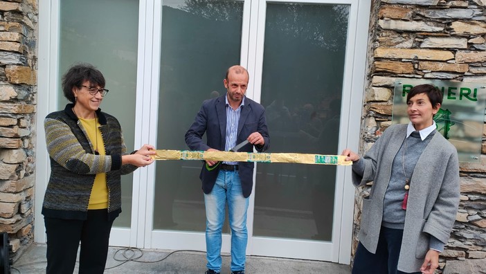 Inaugurato a Chiusanico presso l'Antica azienda Raineri il &quot;Frantoio per passanti&quot; (foto e video)