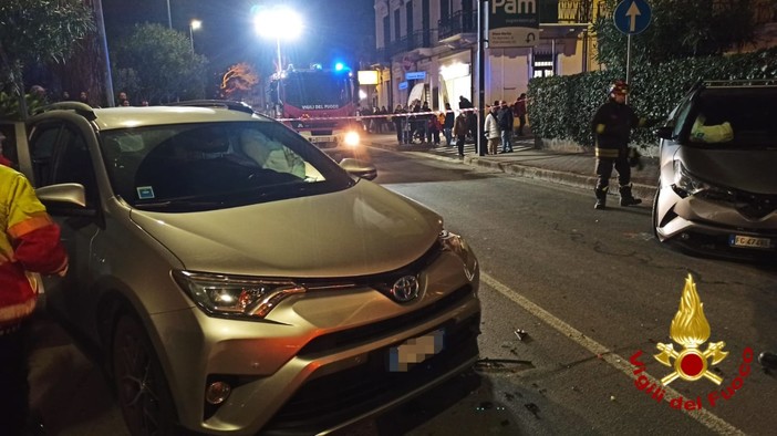 Diano Marina, scontro tra auto in via Aurelia: due feriti (foto)