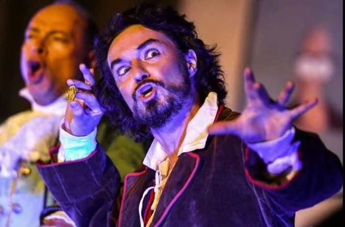 'Il Barbiere di Siviglia' al teatro Cavour di Imperia. Nella foto il baritono Gabriele Nani (Figaro)