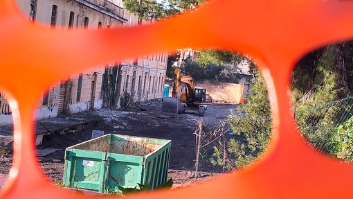 Ex Sairo Imperia, via ai lavori di riqualificazione dello stabile portorino (foto e video)