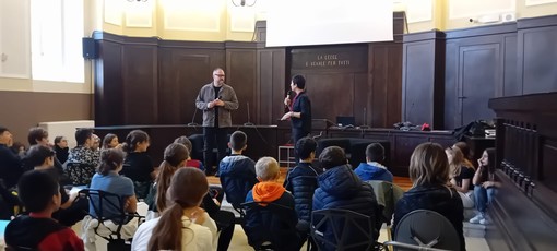 &quot;Incontri con l'autore&quot;, gli studenti dell'I.C. Sauro di Imperia a lezione con lo scrittore Marco Magnone