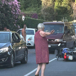 Pedone travolto da una moto a Barbarossa: lunghe code sull'Aurelia in direzione Imperia