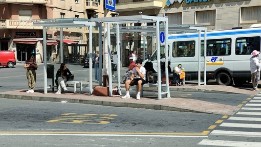 “Corse saltate e ritardi, con Riviera Trasporti ormai è un calvario quotidiano”