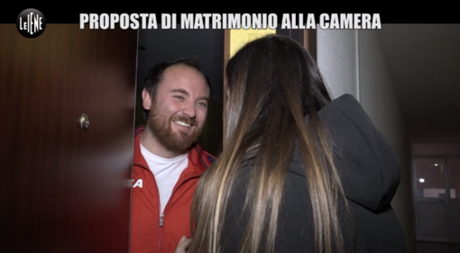 Ventimiglia: l'inviata delle Iene Alice Martinelli da Flavio Di Muro per la proposta di matrimonio alla Camera, ma arrivano polizia e carabinieri (video)