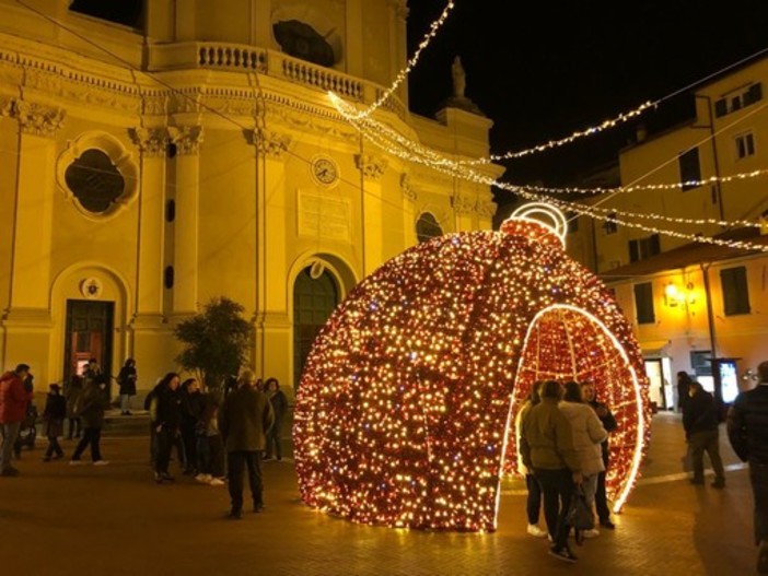 Dal 23 novembre luminarie accese a Imperia, previste installazioni luminose suddivise in otto diverse tipologie