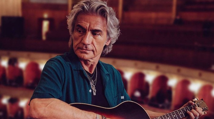 Luciano Ligabue al Teatro Ariston di Sanremo