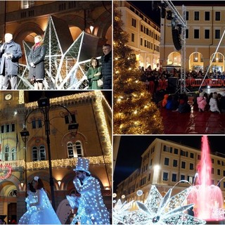 Imperia, si accendono le luminarie con un cuore dedicato alla giornata contro la violenza sulle donne (foto e video)