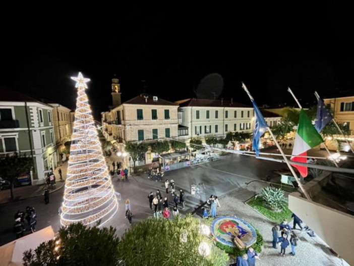 Diano Marina si prepara ad accendere le luminarie natalizie, il Comune investe 36 mila euro