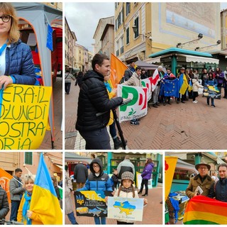 Imperia, Partito Democratico e Graf gruppo radicale in piazza per la pace a un anno dalla guerra (Foto)