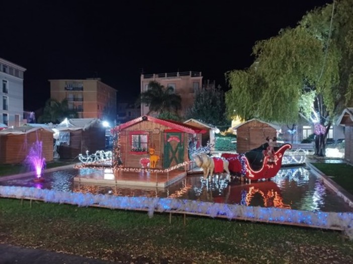 Capodanno al mercatino &quot;Villaggio Magie di Natale&quot;: a Loano è iniziato il conto alla rovescia