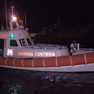 Diportista colto da malore al largo di Imperia soccorso dalla guardia costiera