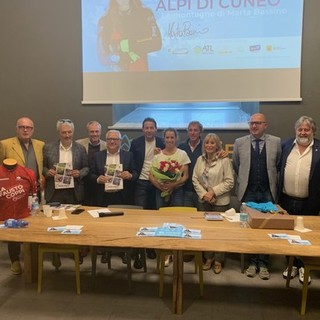 Marta Bassino insieme con i partecipanti all'incontro della campionessa borgarina presso l'ATL Cuneo