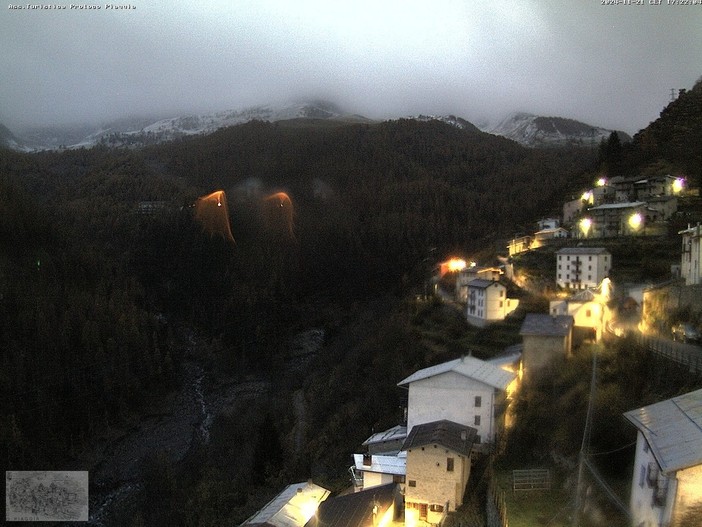 Maltempo, a Monesi primi fiocchi di neve. Sulla costa vento molto forte