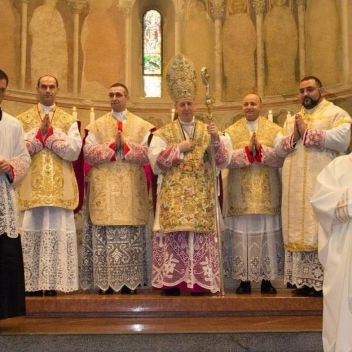 Dieci anni di sacerdozio per tre parroci delle vallate imperiesi