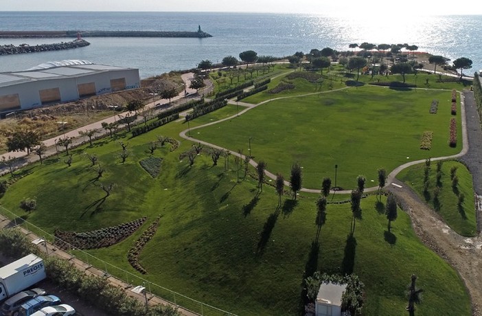 Il Parco dell’Energia non decolla ancora, ma il giardino centrale di Imperia diventa luogo di yoga e meditazione