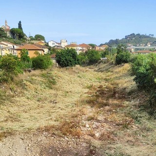 Ruspe in azione nel torrente Caramagna, manutenzione per evitare esondazioni