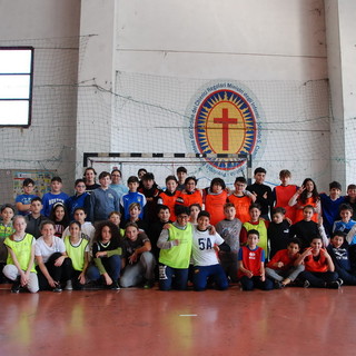 Torneo di pallamano alla Palestra San Camillo con le prime medie della scuola Nazario Sauro (foto)