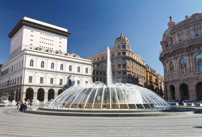 In piazza De Ferrari a Genova una manifestazione per chiedere le dimissioni di Toti