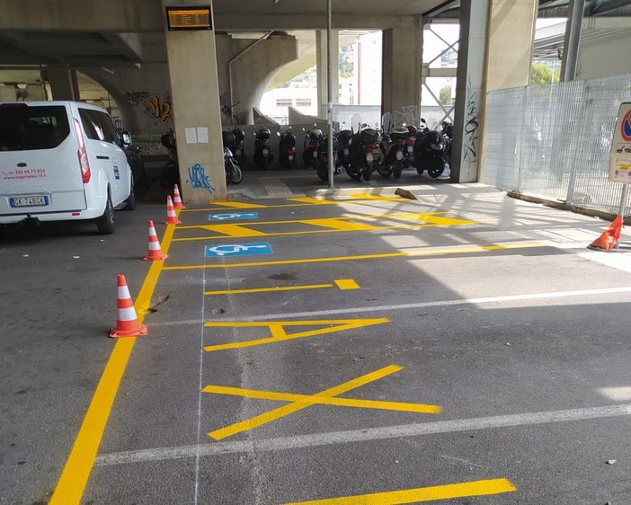 Imperia, braccio di ferro Comune - tassisti: nuovi parcheggi alla stazione