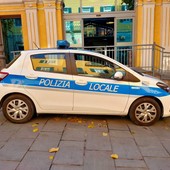 Attivista distribuisce &quot;santini&quot; in centro a Imperia, identificato dai vigili