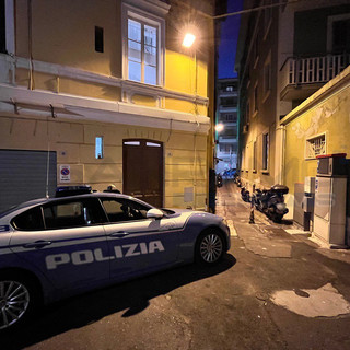 Sanremo: ritrovato sospetto pacco bomba in centro, indagini della Polizia in corso