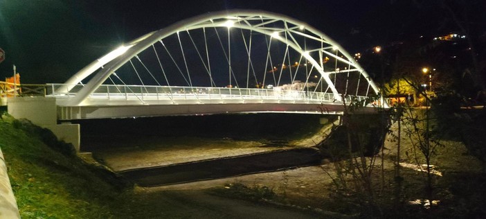 Ponte dei Piani illuminato, cresce l’attesa per l’inaugurazione