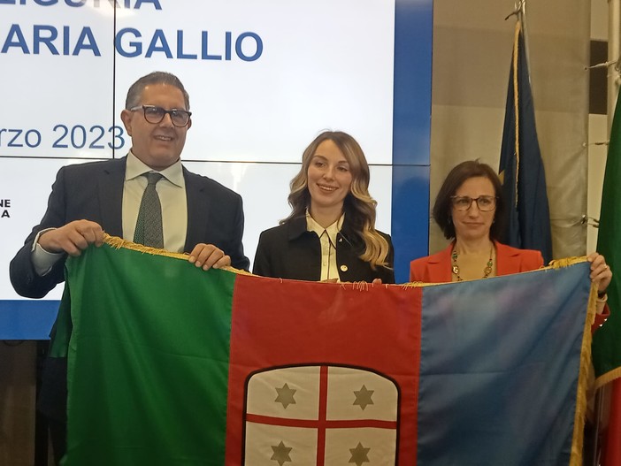 La bandiera della Regione a Ilaria Gallio, la maestra eroina della Boine (video)