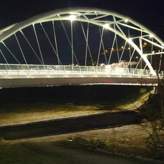 Ponte dei Piani illuminato, cresce l’attesa per l’inaugurazione