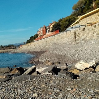 Imperia, comincia a prendere forma la passeggiata a sbalzo tra la Rabina e la Galeazza (video)