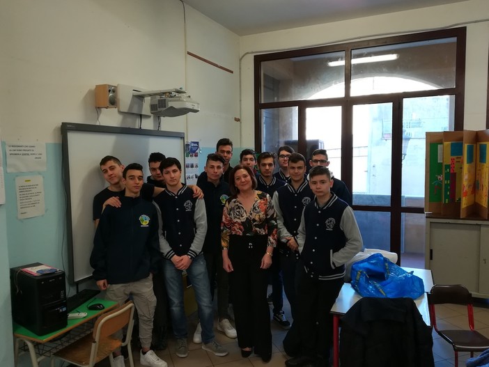 Imperia: i ragazzi del Polo Tecnologico alla I.C Novaro di Largo Ghiglia per la manutenzione della rete informatica