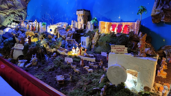 Il &quot;presepe pasquale&quot; in San Giovanni a Oneglia: le tappe della vita e della Passione di Cristo (video)