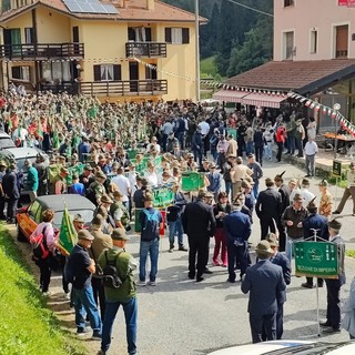 Nava invasa dalle penne nere, la sfilata e la commemorazione della Divisione alpina cuneense (foto)