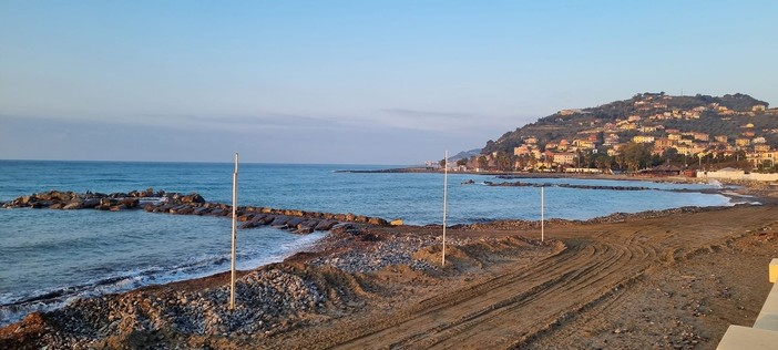 Spiagge del Prino di Imperia, via i moletti presto due nuove isole per l’estate