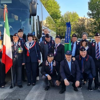 Delegazione proveniente dalla Liguria ad Ostia al 25° raduno dell'Associazione Nazionale Carabinieri (foto)